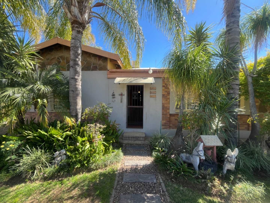 4 Bedroom Property for Sale in Kanoneiland Northern Cape